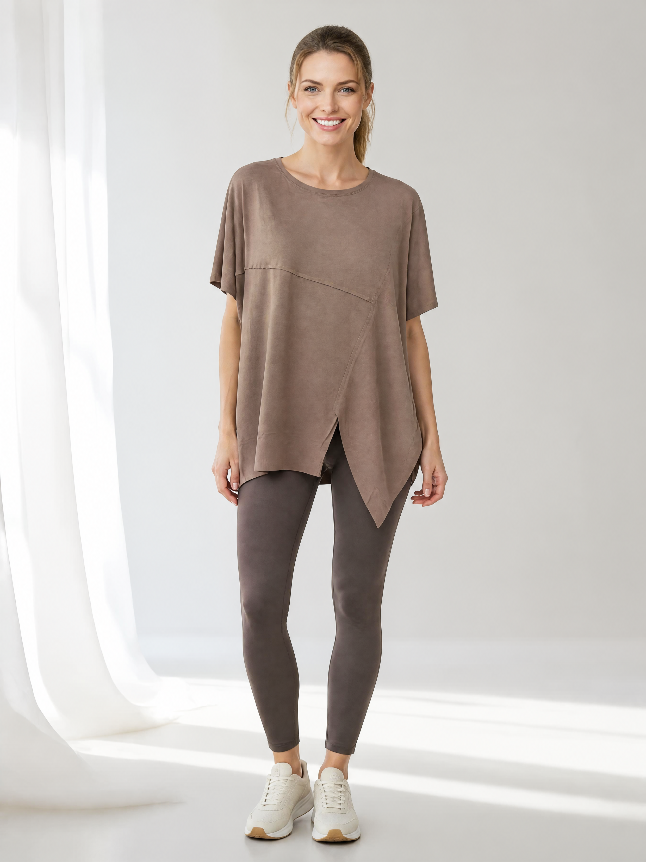 Asimetrik Kesim Bluz Tunik – Modern Çizgiler ve Sınırsız Hareket Özgürlüğü